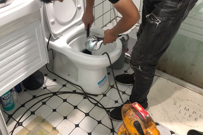 梁园疏通下水道