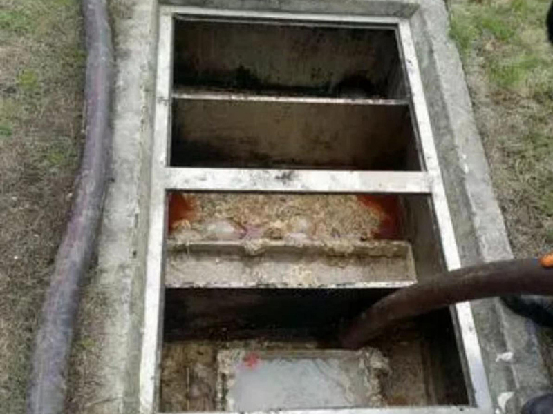 梁园隔油池清理