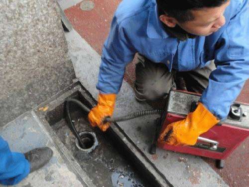 梁园疏通下水道